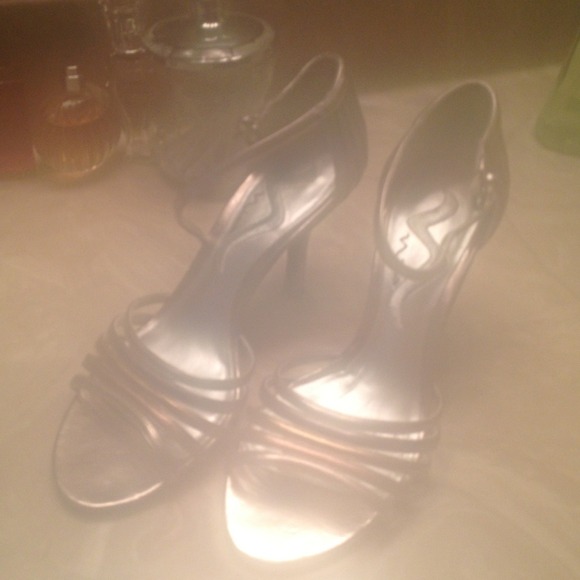 3 inch gold and silver shoes