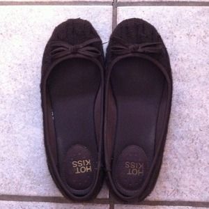 SOLD!!!! -Hot kiss flats