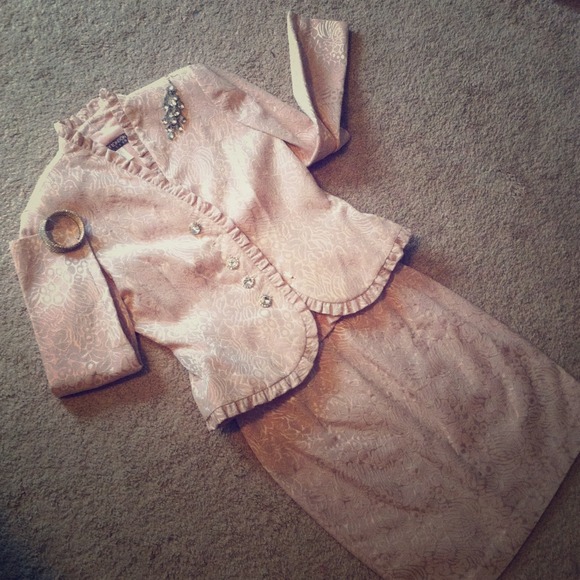 Reserved!! Skirt suit! 💗