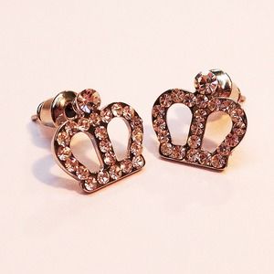 Crown stub earrings In silver