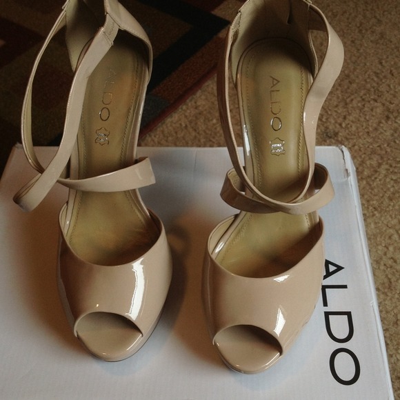 5 inch Nude cross strapped heels