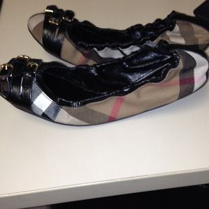 Brand New Burberry flats *SOLD*