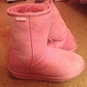 TRADE: Soft pink emu boots