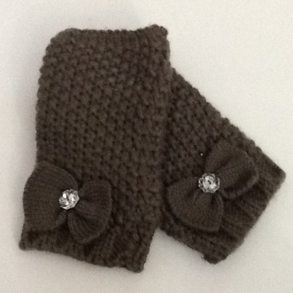Gray, fingerless gloves - Picture 2 of 2