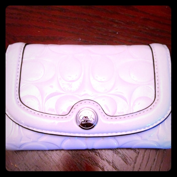 Authentic COACH wallet BRAND NEW never used.