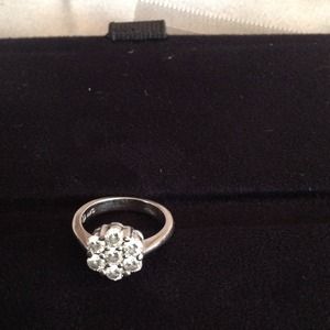 Pansy style diamond ring
