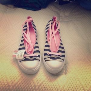Really cute lace up shoes