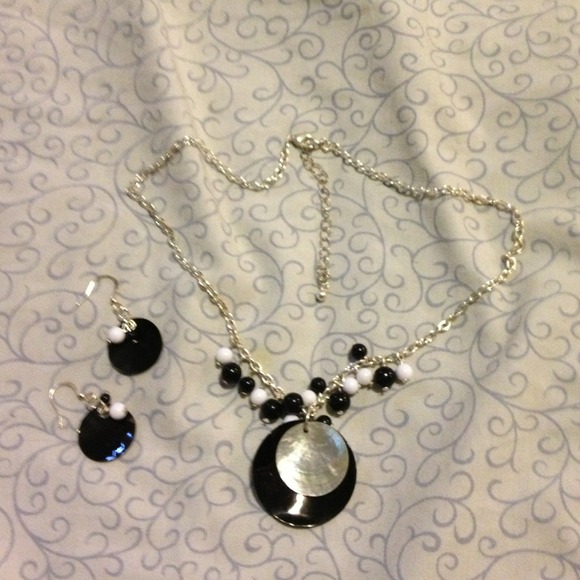 Black and white necklace and earring set.