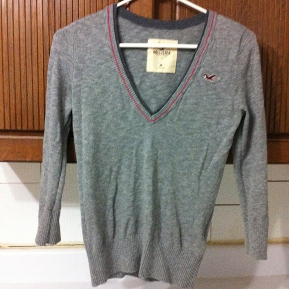Very comfy top from Hollister, in Gray color