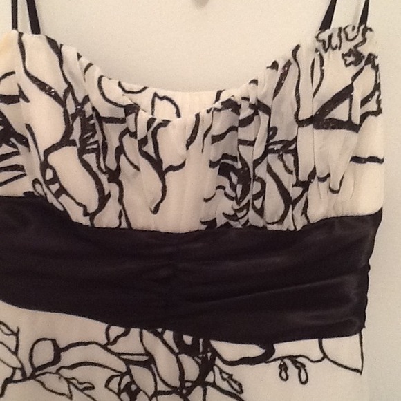 White Dress with Black Glimmer Pattern - Picture 2 of 4