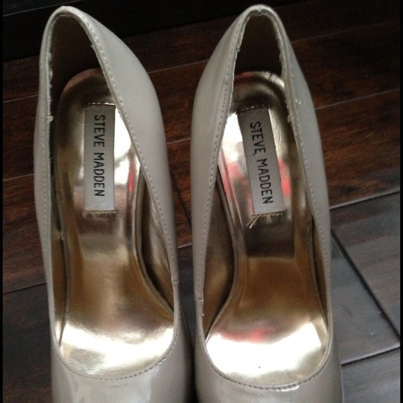 Steve Madden beige pumps-barely worn - Picture 2 of 3