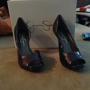 👉Hold 👈Dark plum pumps