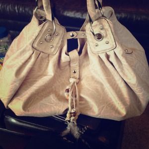 👜🌟NEW very cute purse with feather accent!