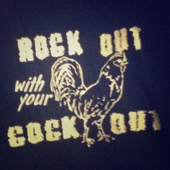 **Sold in bundle**Men's t-shirt