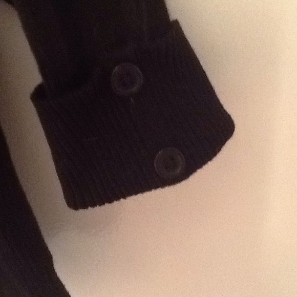 Simple Black Cropped Cardigan - Picture 2 of 3