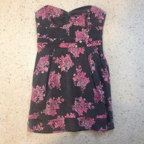 beautiful never worn strapless floral dress - Picture 3 of 4