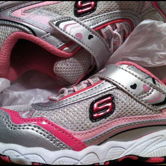 ⭐BRAND NEW!⭐Skechers Girls Tennis Shoes! 🚨SOLD🚨