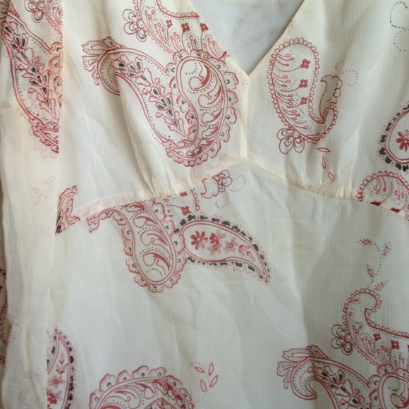 💥💥SOLD💥💥Kenneth Cole paisley printed silk top - Picture 2 of 4
