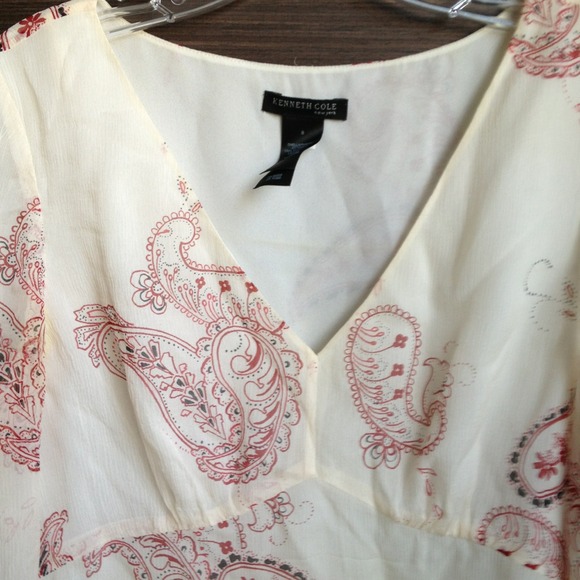 💥💥SOLD💥💥Kenneth Cole paisley printed silk top - Picture 3 of 4