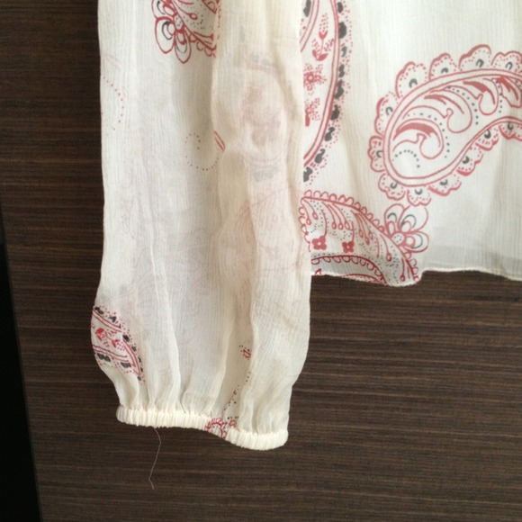 💥💥SOLD💥💥Kenneth Cole paisley printed silk top - Picture 4 of 4