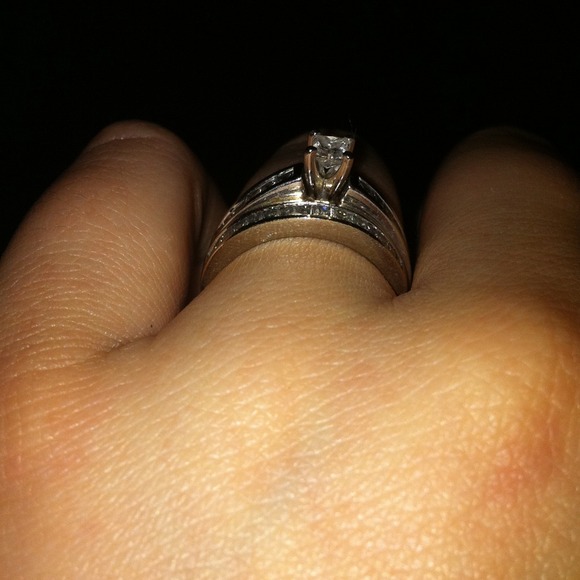 Diamond ring - Picture 2 of 3