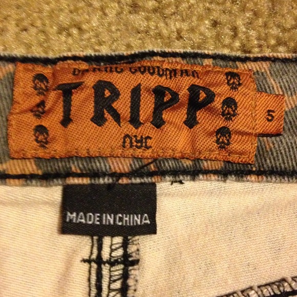 Shorts - Picture 2 of 3