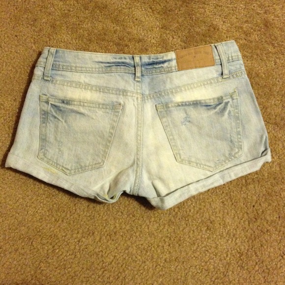 Shorts - Picture 3 of 3