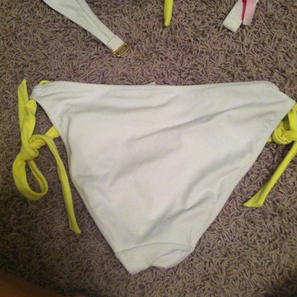 VS bikini - Picture 2 of 4