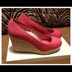 Size 8 peach wedges