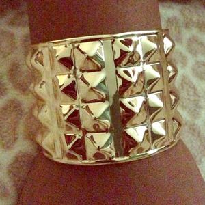 Gold bangle bracelet