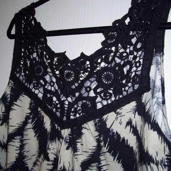 Embroidered Lace Tank - Black & Tan