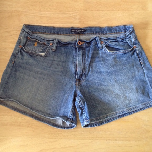 SOLD Classic Ralph Lauren denim shorts. SZ 32