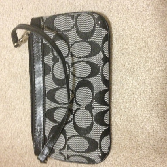Coach Wristlet. Small. Black and Grey.