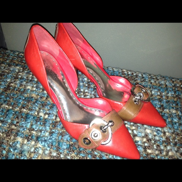 BCBG Shoes - Picture 3 of 4