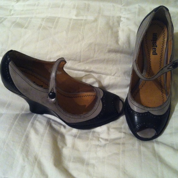 Cute gray and black shoes!