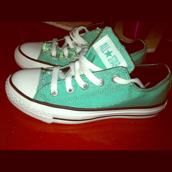 Turquoise converse sneakers!