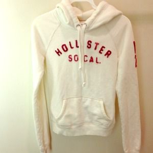 Cream hollister sweat shirt