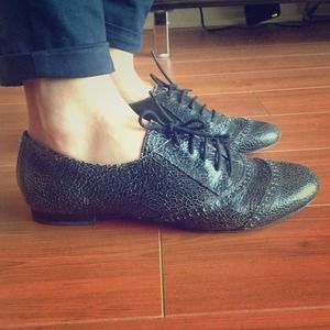 Black leather crackle oxford flats