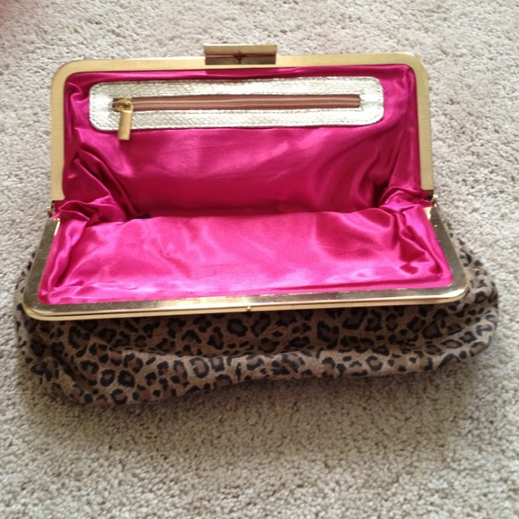 Leopard print clutch! - Picture 2 of 4