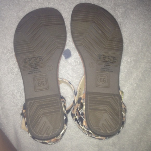 SOLD 🚫Super cute thong cheetah shoes - Picture 3 of 3