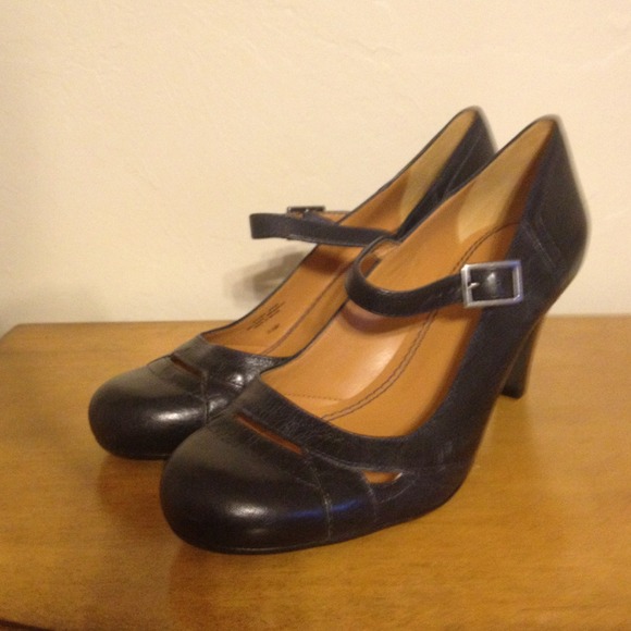 Michelle D pumps