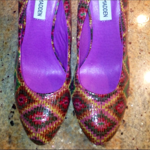💰Reduced!💰 Steve Madden Native Print Heels