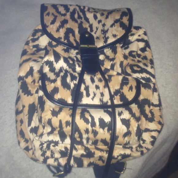 SOLD 🚫Cheetah purse/book bag - Picture 2 of 2
