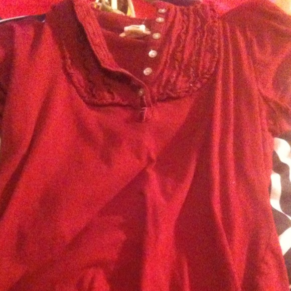 Dark red shirt looks pink in the pic though:/ - Picture 1 of 1