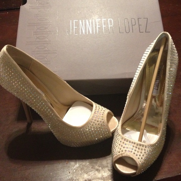 Never worn JLo Peep toe platforms. Size 6.5. - Picture 1 of 4