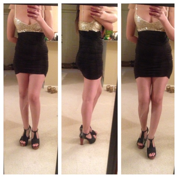 ❌Sold❌🌺Plunging Neckline Sequins Mini Dress🌺 - Picture 2 of 3