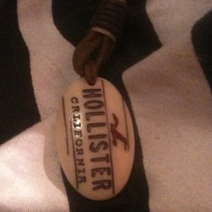 Hollister necklace