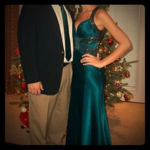 Worn one time to a formal dance