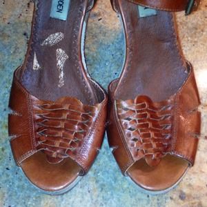 💰Reduced!💰Hurache Style Platform Heels
