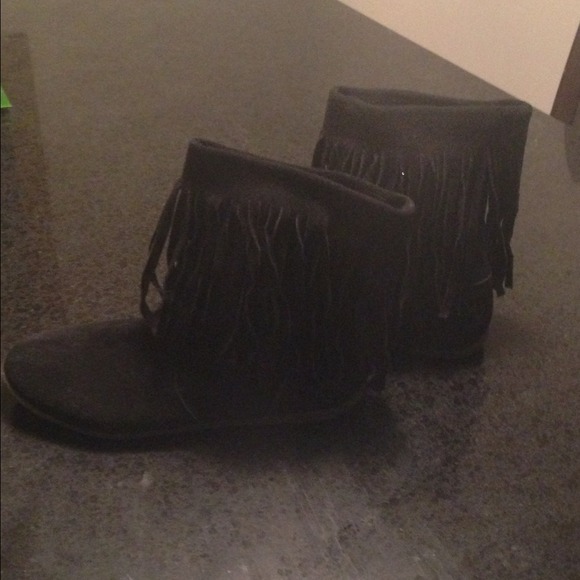 Black fringe boots